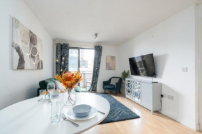 Modern two bed two bath opposite tube station